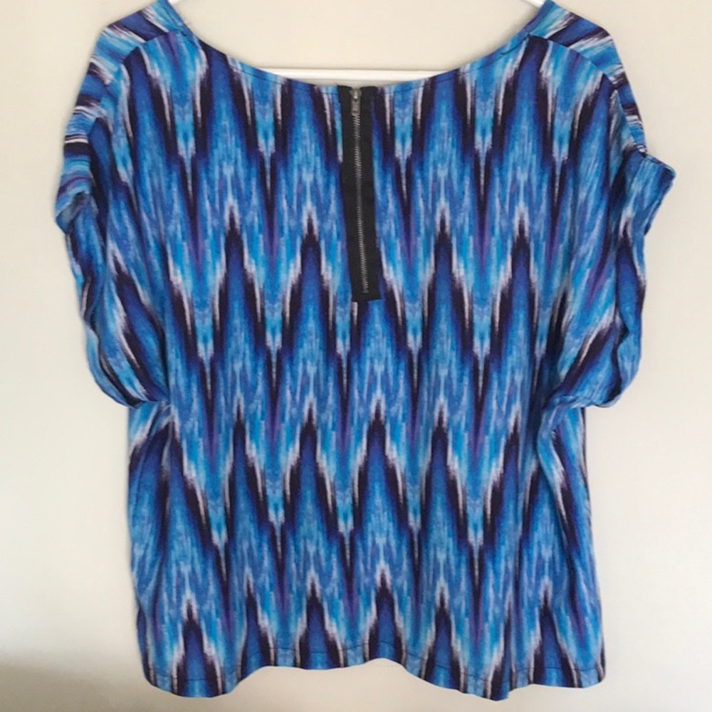 Cute top from No Boundaries, made from 100% rayon - Picture 5 of 5